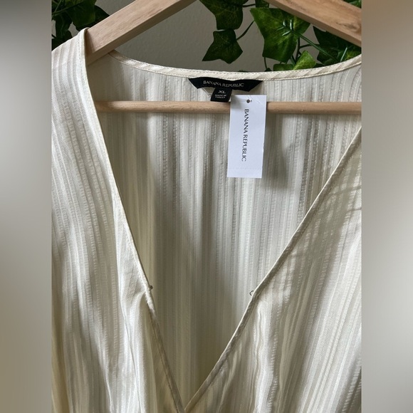 Banana Republic Champaign long sleeve wrap top size extra large - Picture 4 of 6